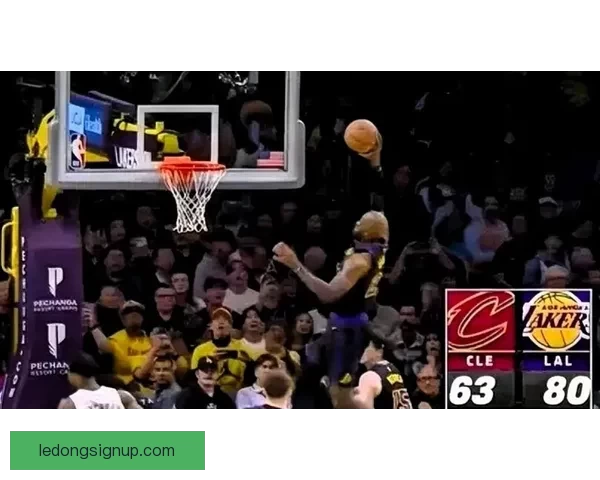 詹姆斯昨日惊艳劈扣起跳三点二米入网时速近五十公里